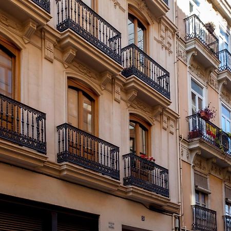 Luxurious & Alluring Home In Historic Town Valencia Bagian luar foto