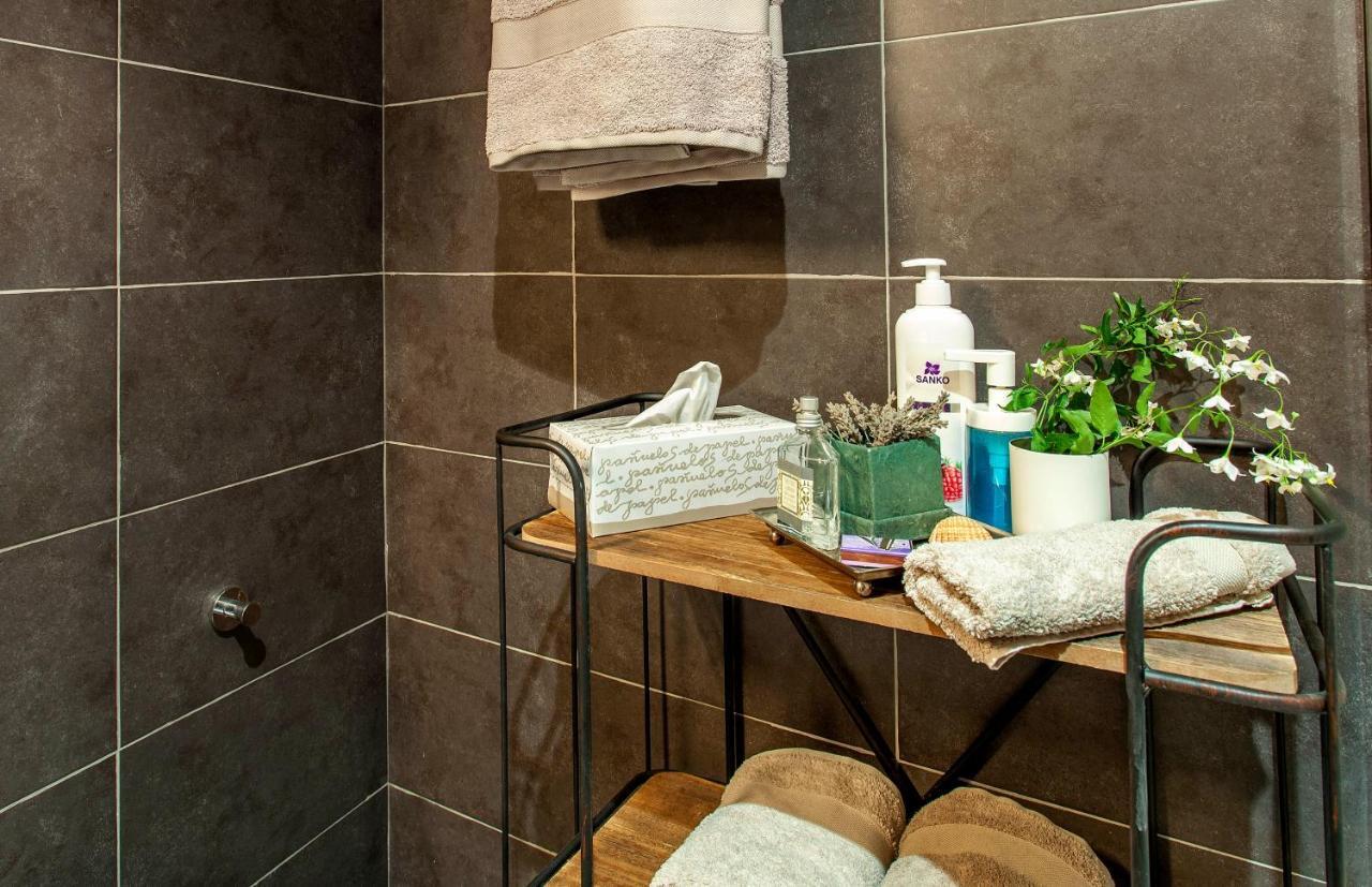 Luxurious & Alluring Home In Historic Town Valencia Bagian luar foto