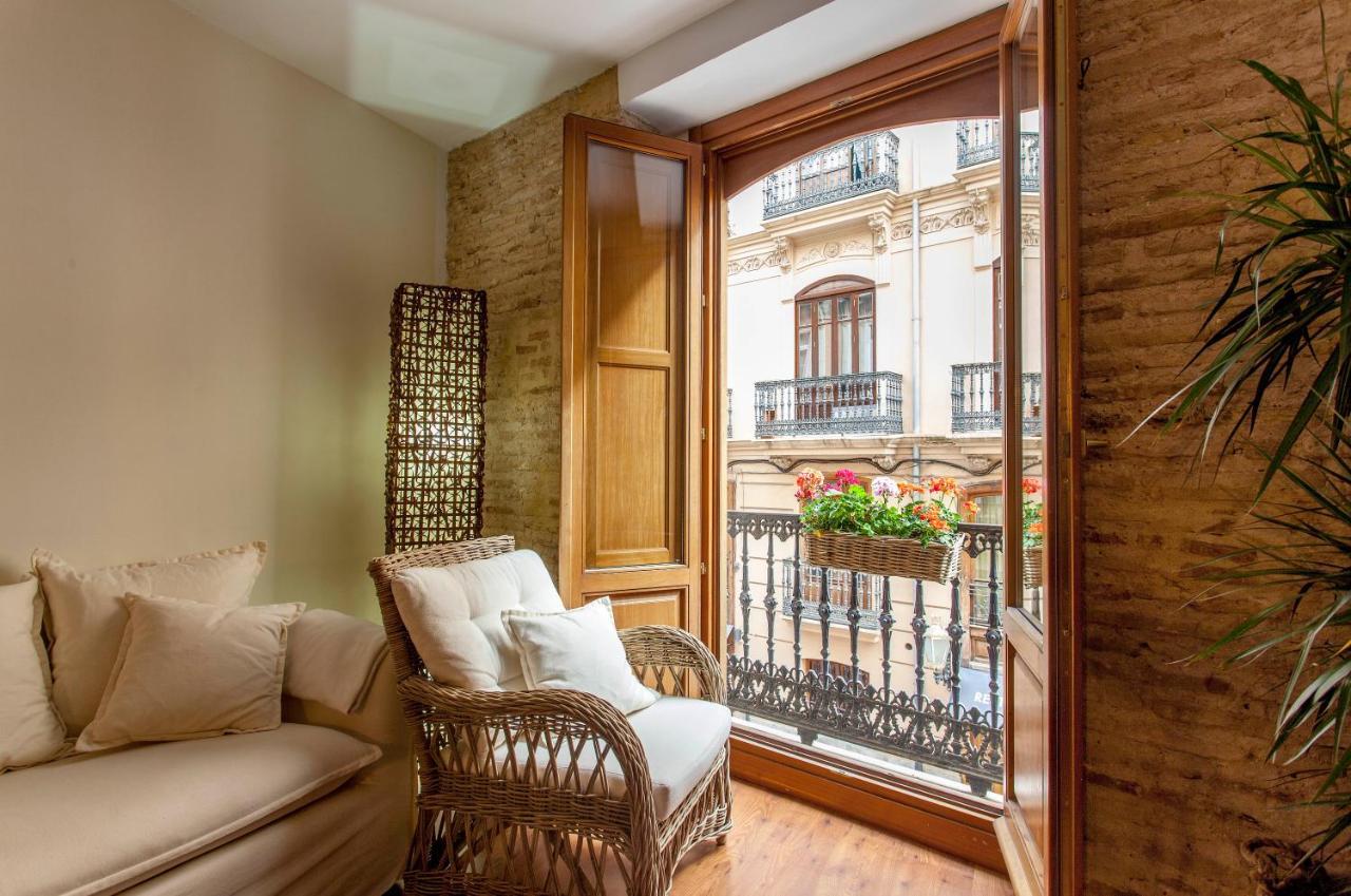 Luxurious & Alluring Home In Historic Town Valencia Bagian luar foto