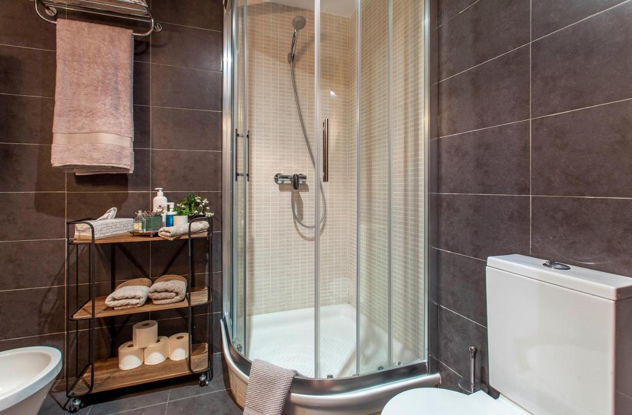 Luxurious & Alluring Home In Historic Town Valencia Bagian luar foto