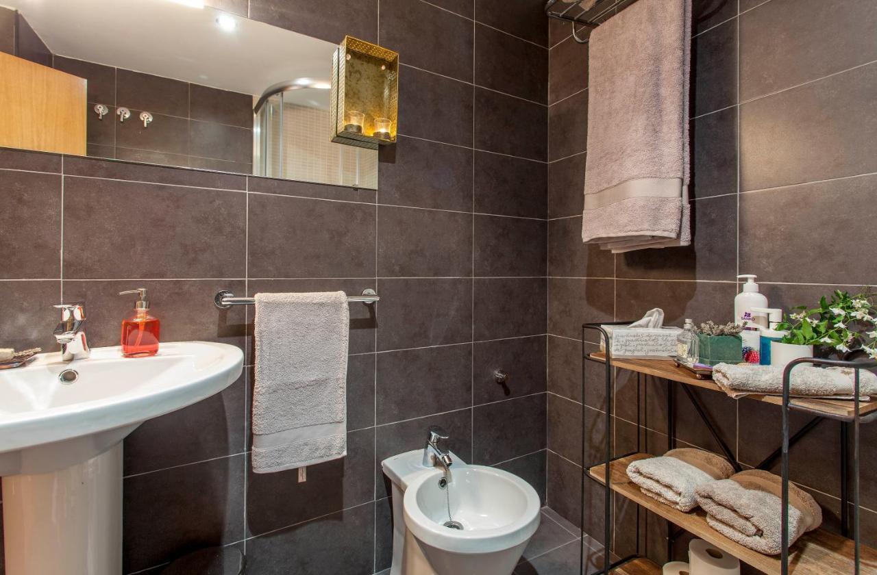 Luxurious & Alluring Home In Historic Town Valencia Bagian luar foto