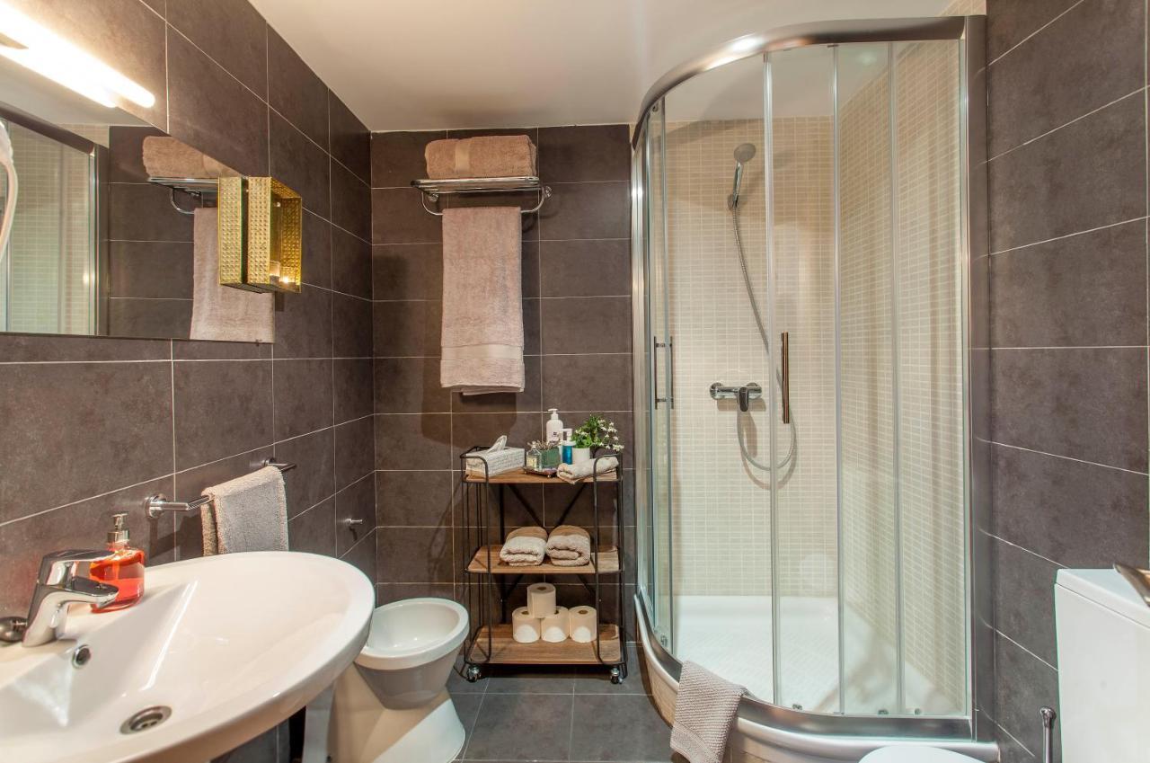 Luxurious & Alluring Home In Historic Town Valencia Bagian luar foto