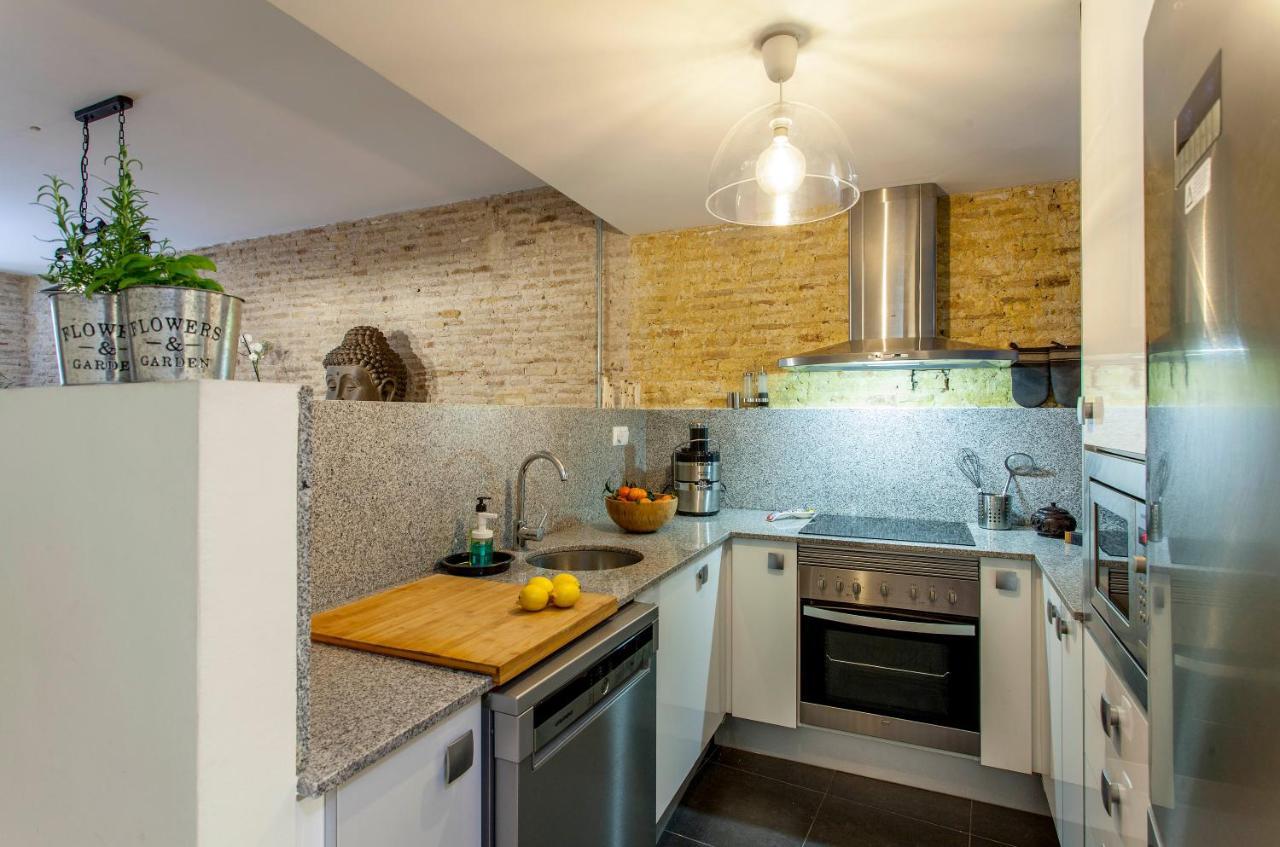 Luxurious & Alluring Home In Historic Town Valencia Bagian luar foto