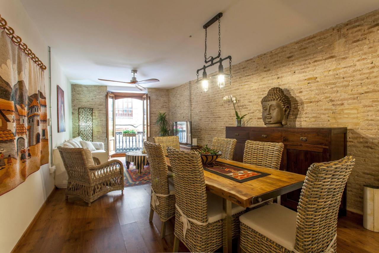 Luxurious & Alluring Home In Historic Town Valencia Bagian luar foto