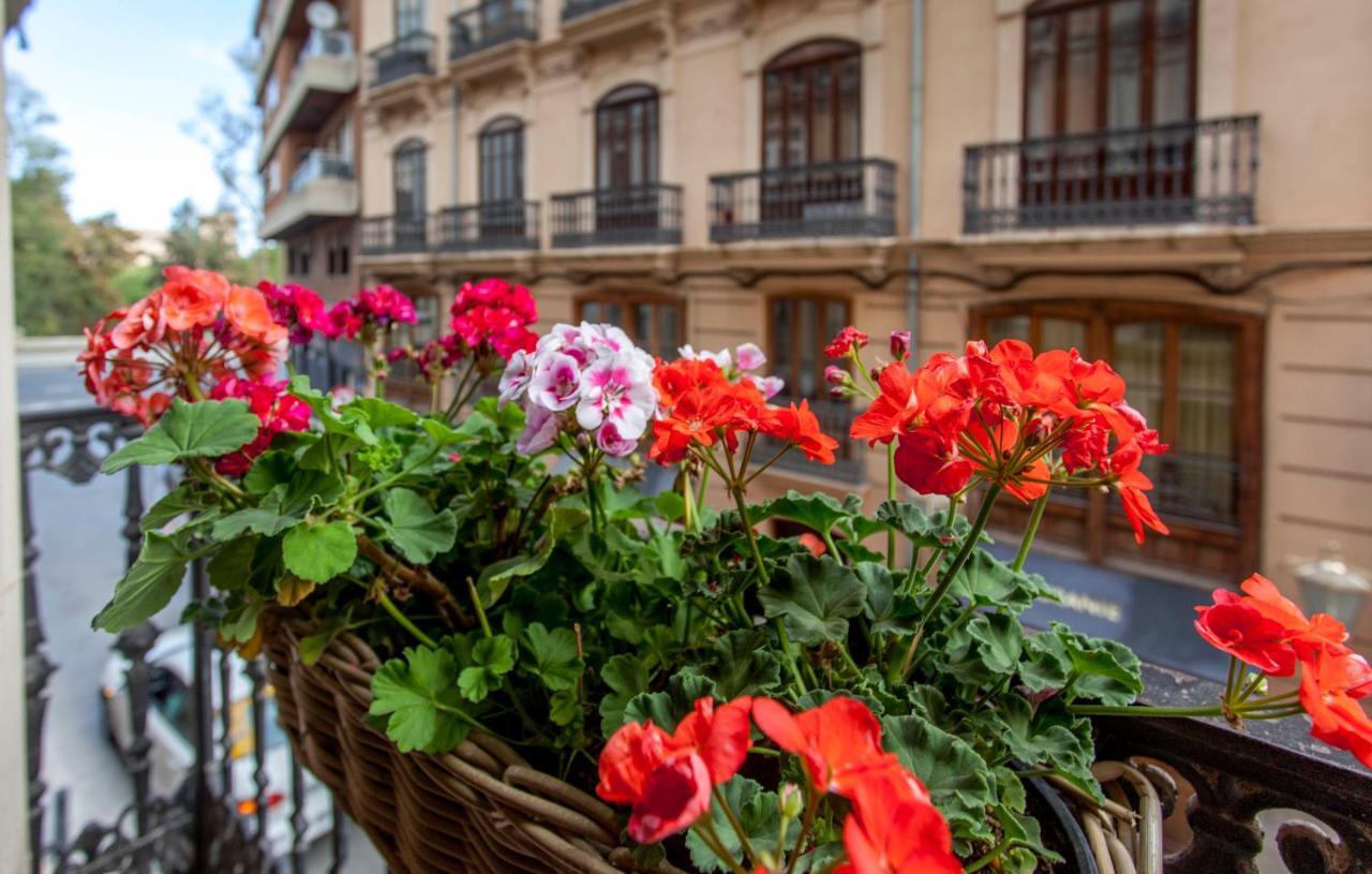 Luxurious & Alluring Home In Historic Town Valencia Bagian luar foto