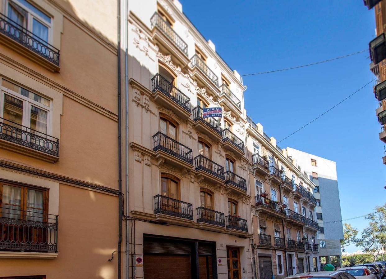 Luxurious & Alluring Home In Historic Town Valencia Bagian luar foto